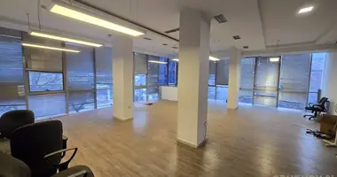 Pomieszczenie biurowe 90 m² w Tirana Municipality, Albania