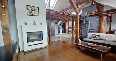 Mieszkanie 4 pokoi w Warszawa, Polska