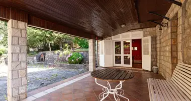 Квартира 5 спален в Черногория