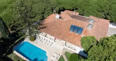 8 bedroom House in Artola, Spain