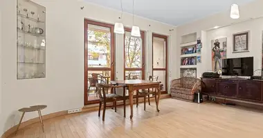 Mieszkanie 3 pokoi w Warszawa, Polska