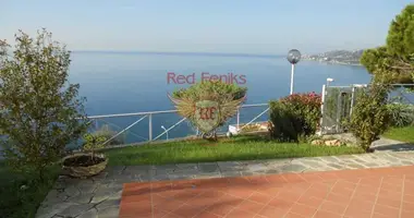 2 bedroom apartment in Ospedaletti, Italy
