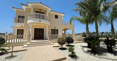 4 bedroom apartment in Chloraka, Cyprus
