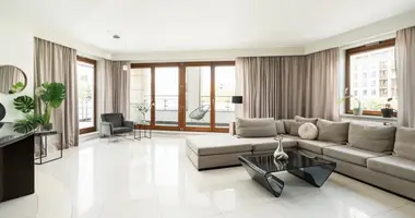 Квартира 3 комнаты в Варшава, Польша