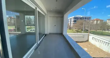 Квартира 4 комнаты в Tepebasi, Турция