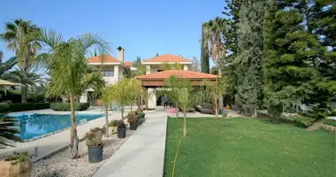Villa 5 chambres dans Koinoteta Parekklesias, Chypre