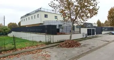 Отель 3 000 м² в Терни, Италия