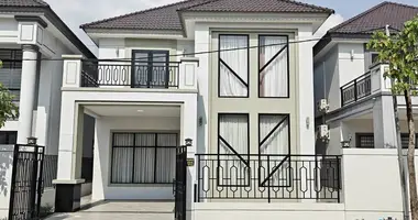4 bedroom house in Khan Daun Penh, Cambodia