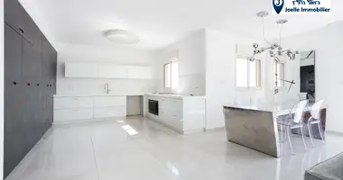 Dúplex 5 habitaciones en Netanya, Israel