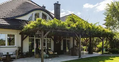 5 room house in Los, Poland
