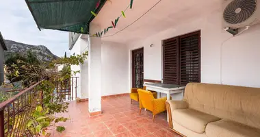 Квартира 4 спальни в Черногория