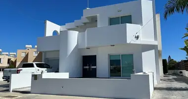 Haus 3 Schlafzimmer in Paralimni, Zypern