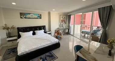 Condo 3 bedrooms in Pattaya City, Thailand