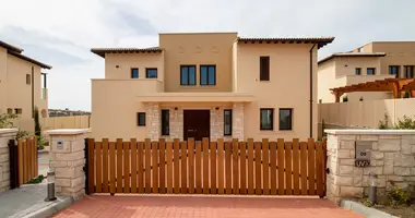 Villa 5 bedrooms in Kamares, Cyprus