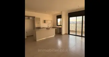 4 room apartment in Ramat Gan, Israel