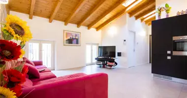 Penthouse 4 rooms in Gaon, Italy