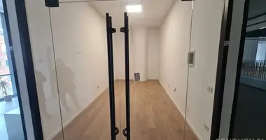 Commercial property 27 m² in Tirana Municipality, Albania