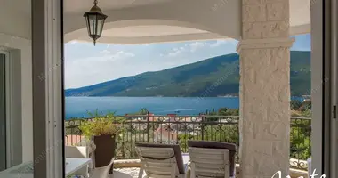 Квартира 2 спальни в Херцег-Нови, Черногория