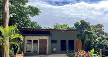 2 bedroom house in Thatch Point, Honduras