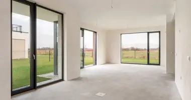 Дом 5 комнат в Варшава, Польша