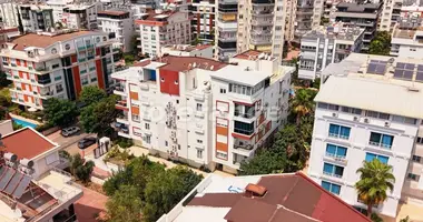 2 bedroom apartment in Konyaalti, Turkey