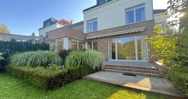 Casa 7 habitaciones en Varsovia, Polonia