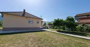 2 bedroom house in Lastva Grbaljska, Montenegro