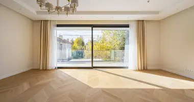 Propiedad comercial 252 m² en Varsovia, Polonia