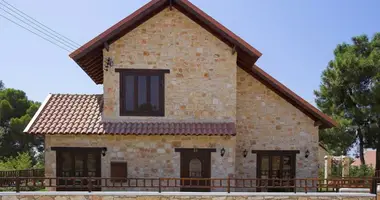 4 bedroom apartment in Souni–Zanatzia, Cyprus