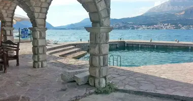 Villa 4 bedrooms in Lustica, Montenegro