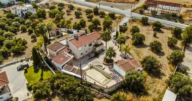 Haus 4 Schlafzimmer in Agia Varvara, Zypern