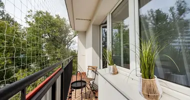 Mieszkanie 3 pokoi w Warszawa, Polska