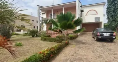 Dom 4 pokoi w Akra, Ghana