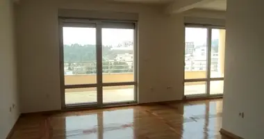 Wohnung 3 Schlafzimmer in Becici, Montenegro