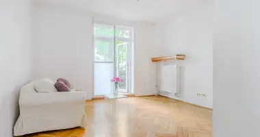 Mieszkanie 3 pokoi w Warszawa, Polska