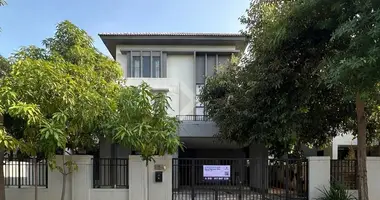 Villa 6 chambres dans Sangkat Chrang Chamreh Muoy, Cambodge