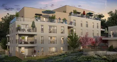 3 bedroom apartment in Francheville, France