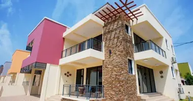 Dom 4 pokoi w Akra, Ghana