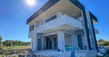 6 bedroom house in Paralia Dionisiou, Greece