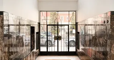 Commercial property 160 m² in Warsaw, Poland