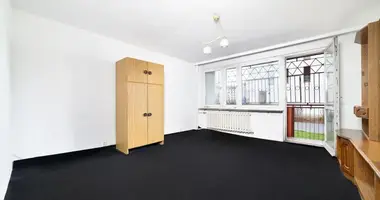 Mieszkanie 3 pokoi w Warszawa, Polska