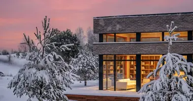 Дом в Uzudvarionys, Литва