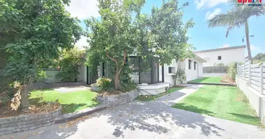 Cottage 6 rooms in Hadera, Israel