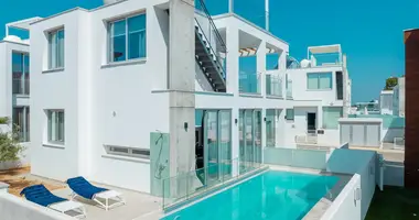 Villa 5 bedrooms in Oroklini, Cyprus