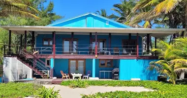 6 bedroom house in Utila, Honduras