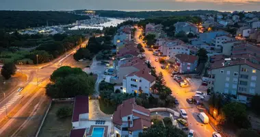 Haus 11 Schlafzimmer in Stadt Pola, Kroatien