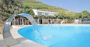 Haus 4 Schlafzimmer in Montenegro