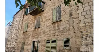 7 room house in Kastel Luksic, Croatia