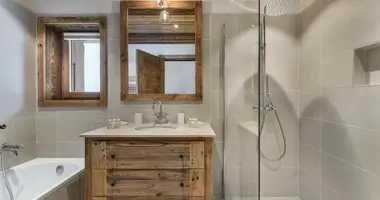 Chalet 5 bedrooms in Courchevel, France