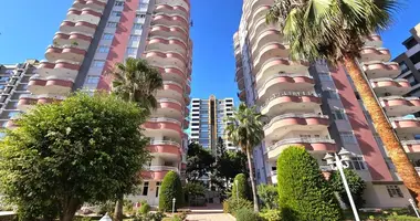 Appartement 4 chambres dans Mezitli, Turquie